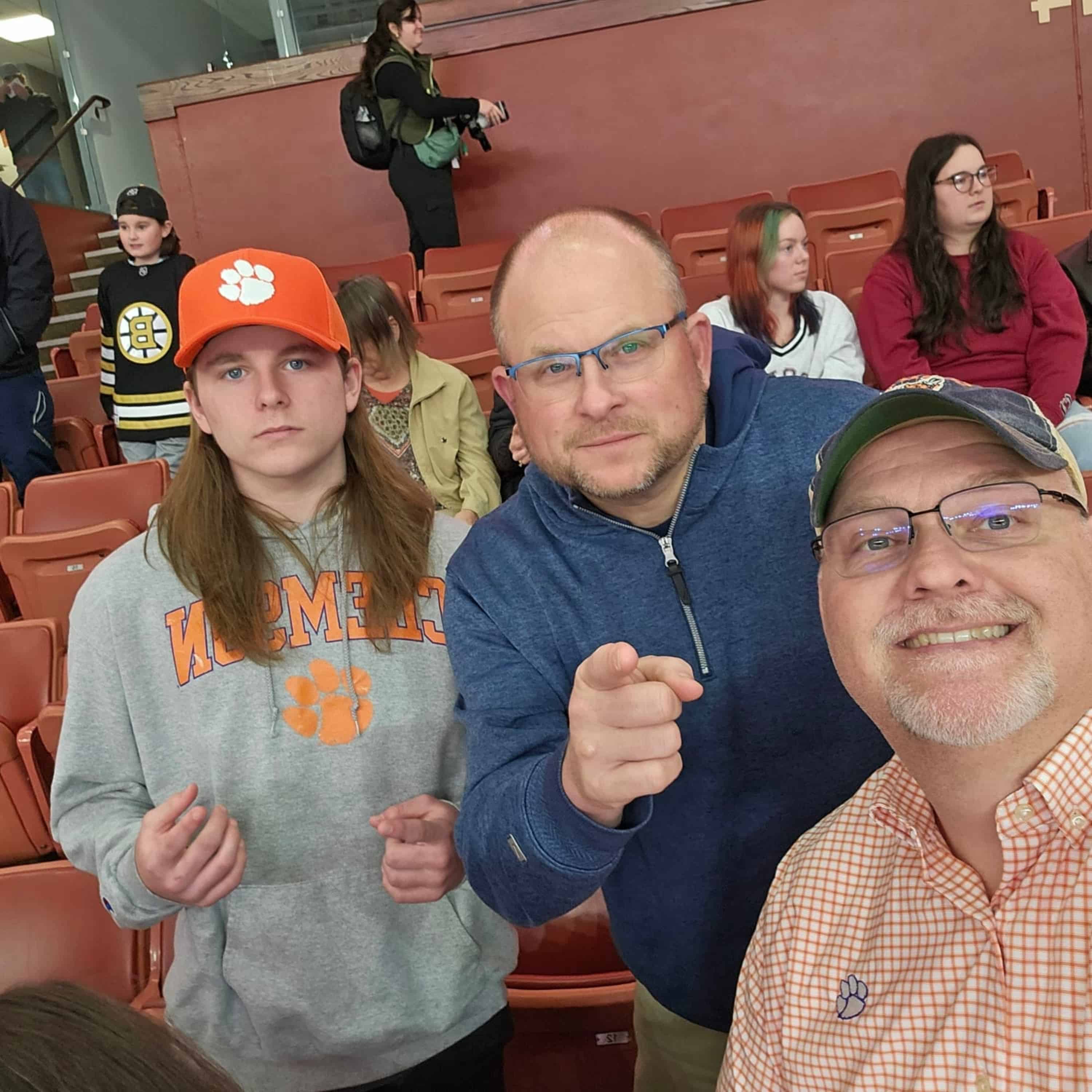 Fun Fans On Ice!